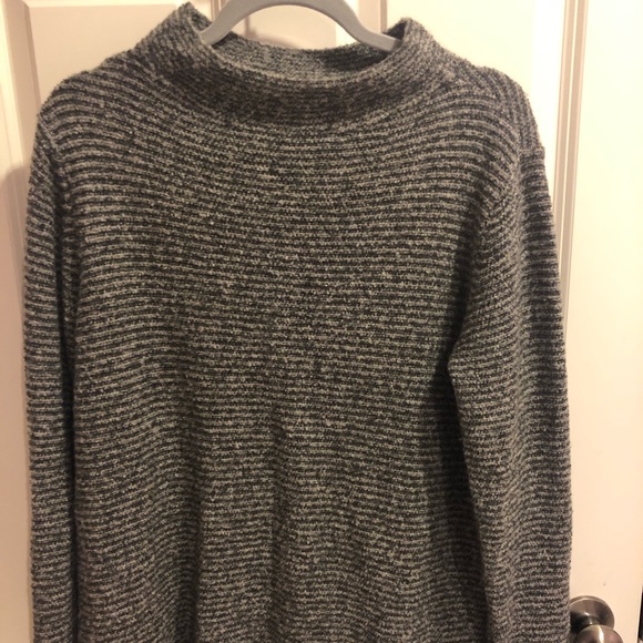 Old Navy Sweater - Picture 1 of 2